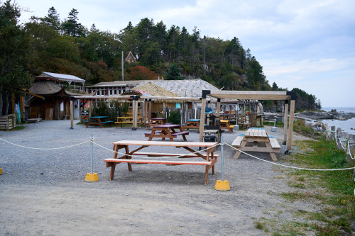 Saison,Été,Camping,Hébergement,MRC Haute-Gaspésie,Région,Sainte-Anne-Des-Monts,Le Sea Shack,Chalet,Eau,Plage,Bar,Club,Pub,Brasserie,Jour,Temps